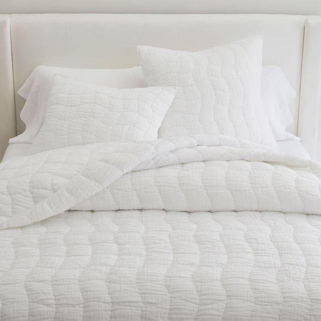 Cloud Handcrafted Cotton/Linen Quilt, Full/Queen, White