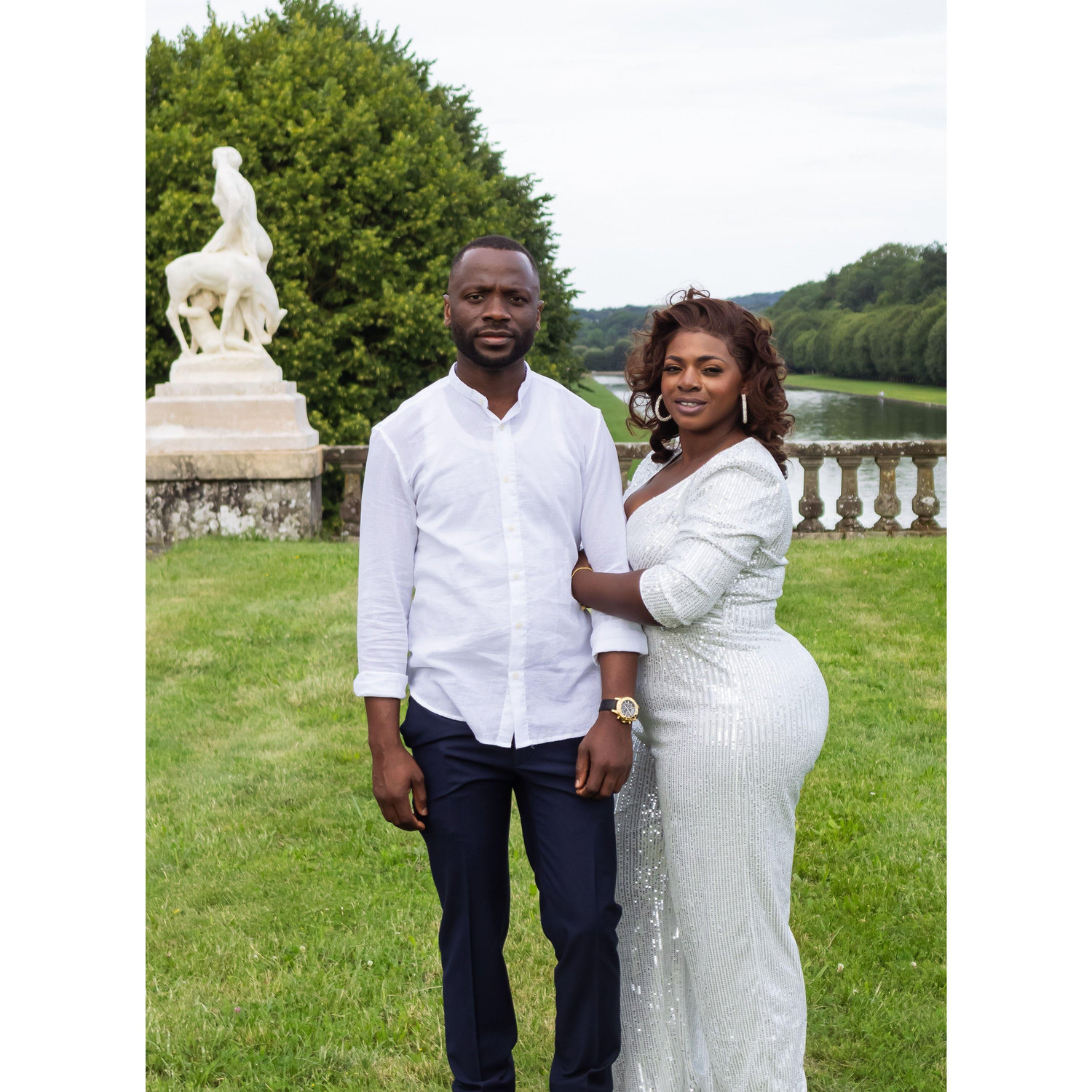 Veuillez vous joindre à nous pour célébrer l'amour, l'amitié et le bonheur qui nous guideront tout au long de notre voyage.