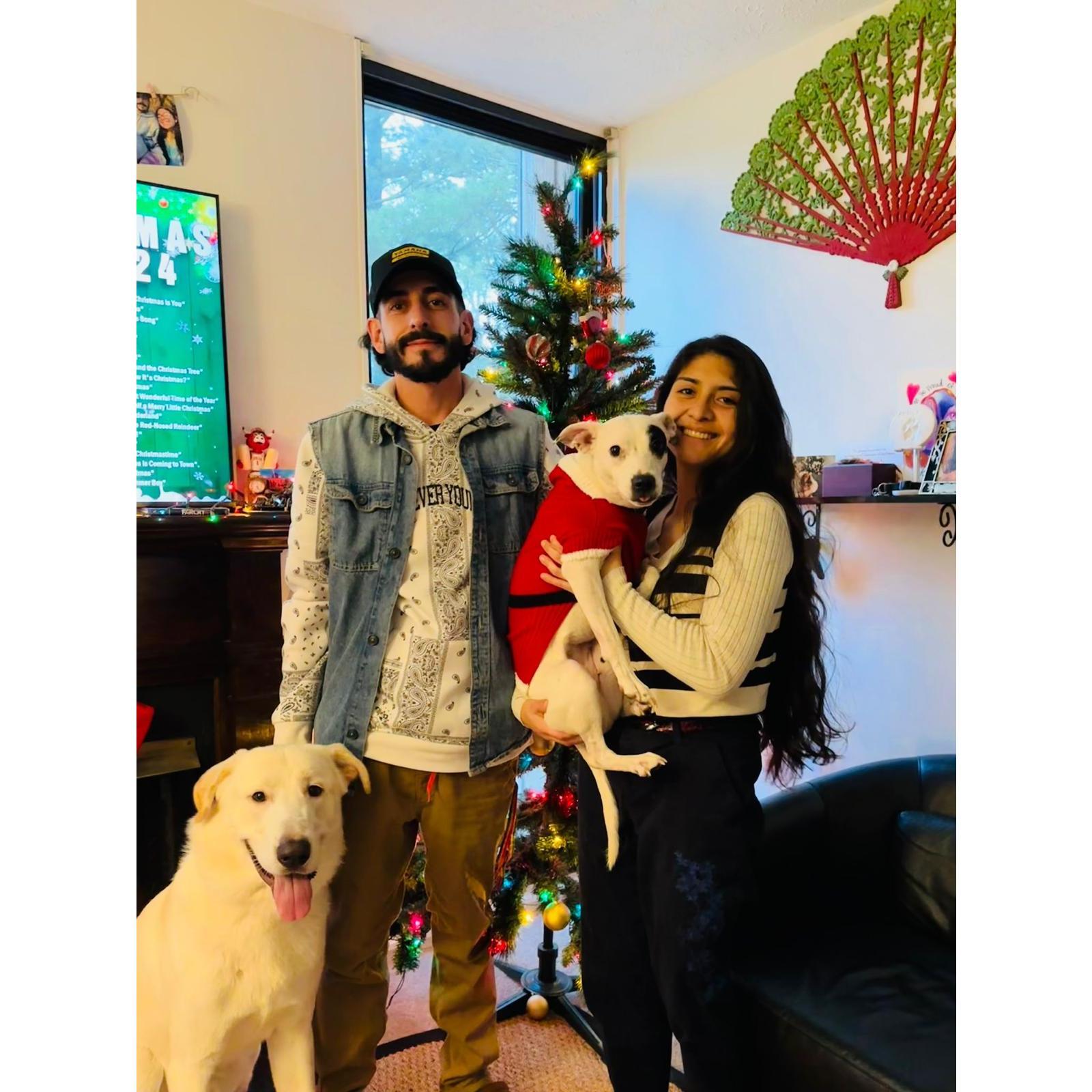 Esta foto tomada durante la navidad del 2023, una foto familiar.