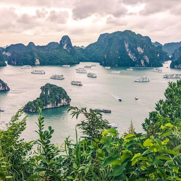 Boat Tour of Halong Bay