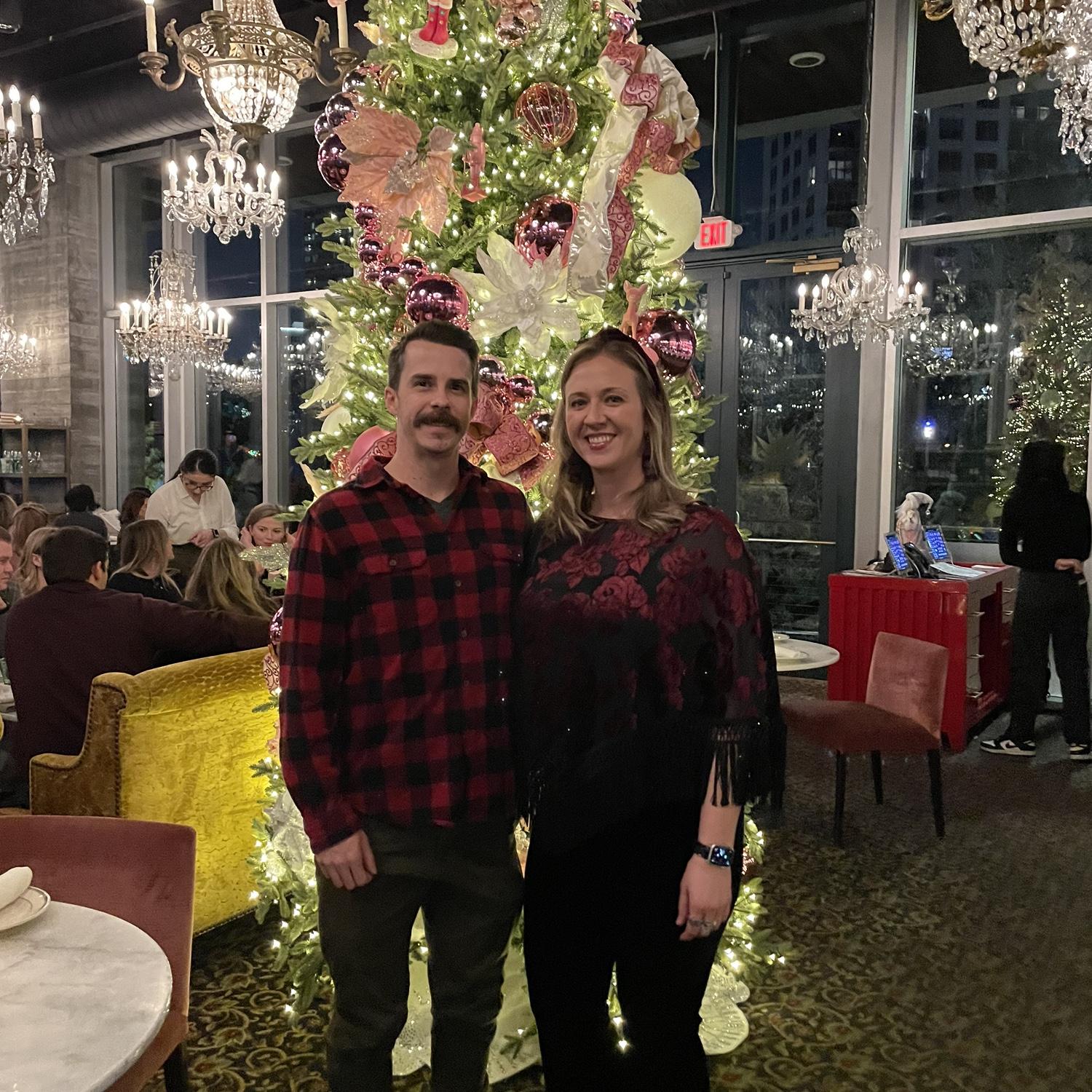 We were supposed to have our first date here, but we ended up meeting informally before the planned first date and never made it here. Finally came for Christmas a few years later.