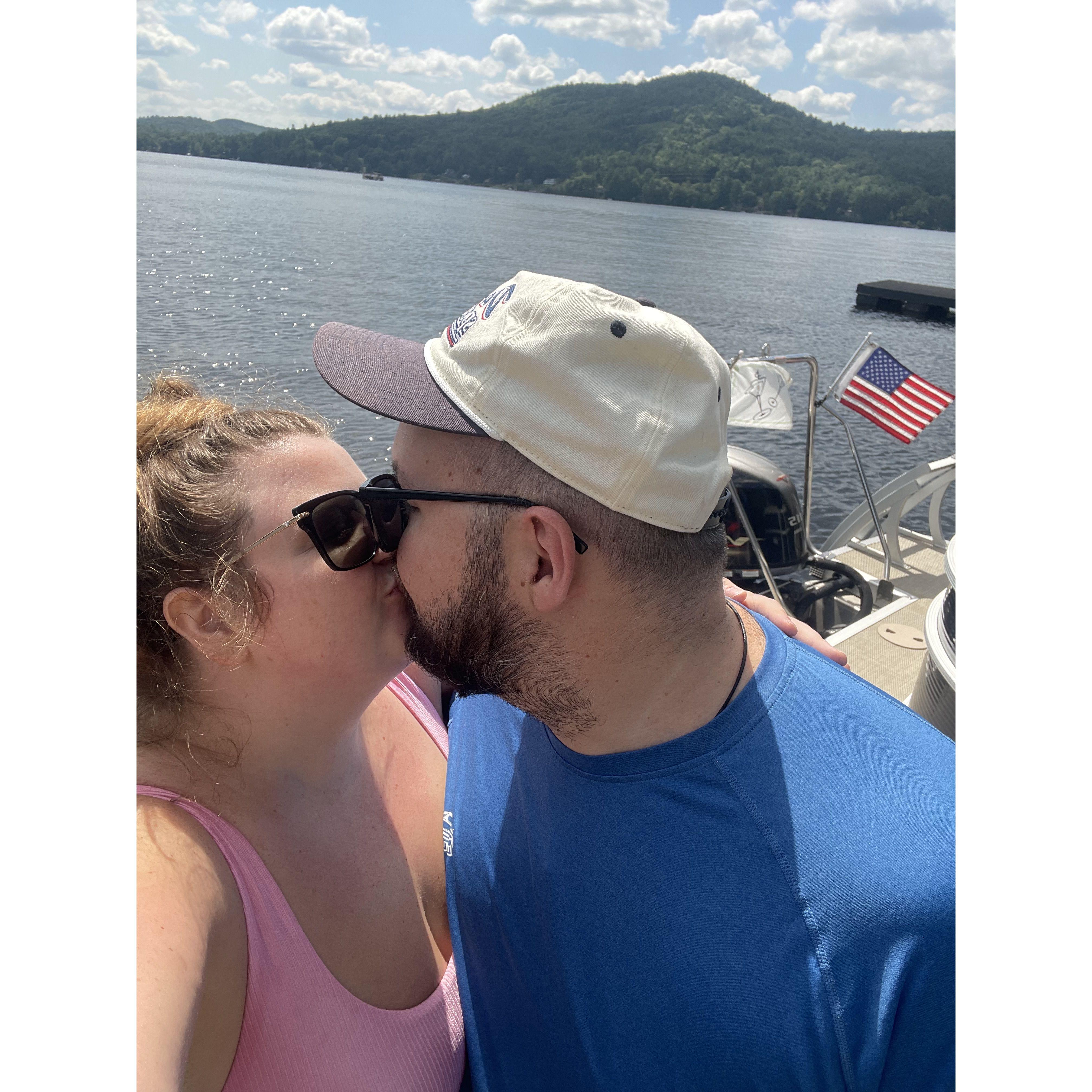 SMOOCHIN