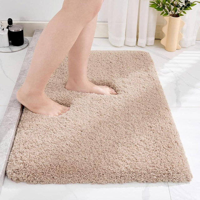 Disolla Beige Bathroom Rug 17x24 - Non-Slip Plush Small Bath Mat, Highly Absorbent & Ultra Soft Fluffy Floor Mat, Machine Washable for Shower and Tub
