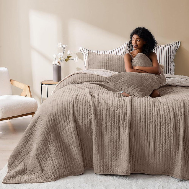 Wonderful Velvet Quilt King Size Brushed Bedding Set, Luxurious Quilted Bedspread Coverlet, Striped Lightweight Velvet Comforter with Shams for All Season (Light Brown, King)