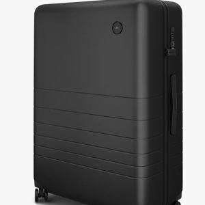 Expandable Check-In Medium in black