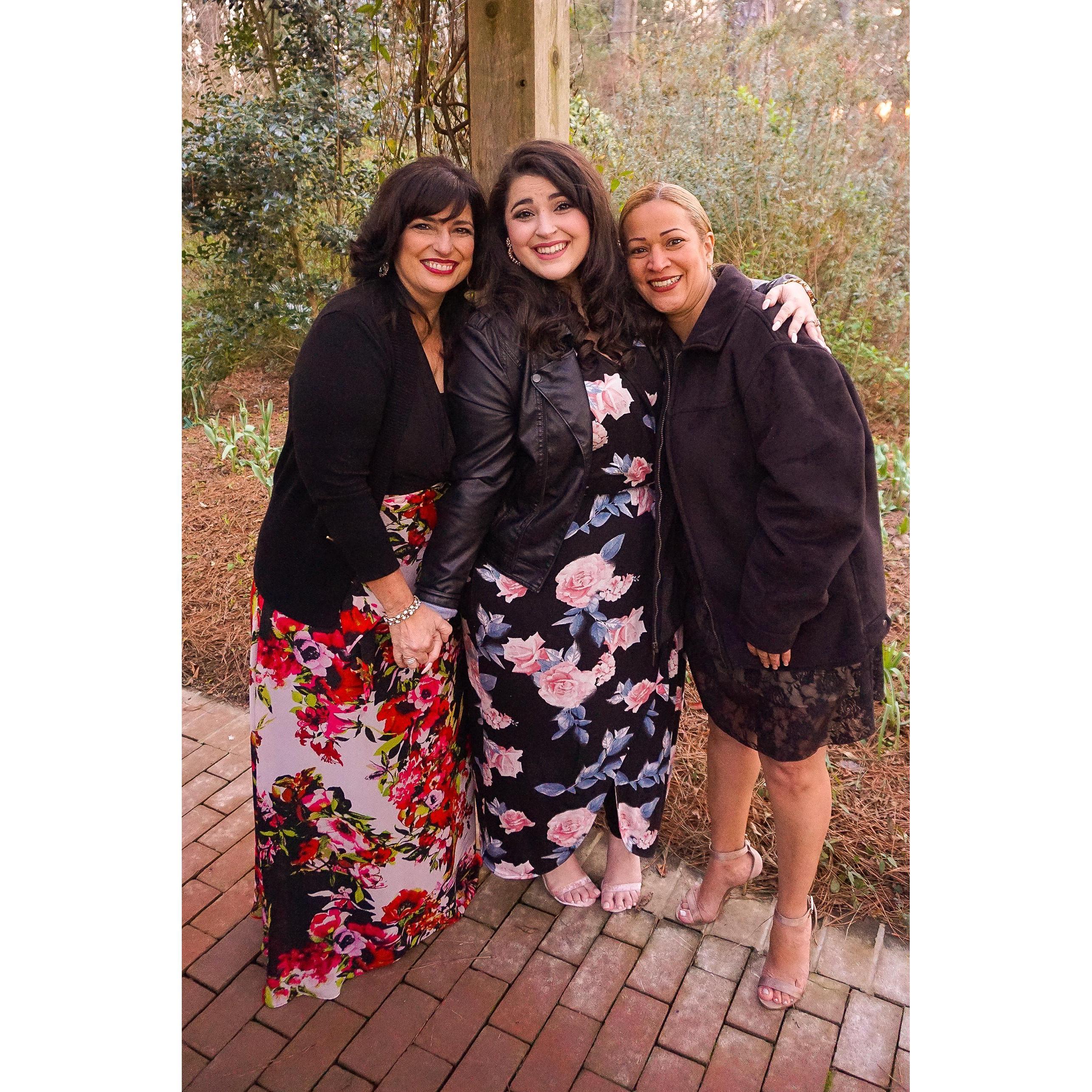 Mi mama y mi suegrita bella! Gracias por hacer este día tan inolvidable! Las amo!!