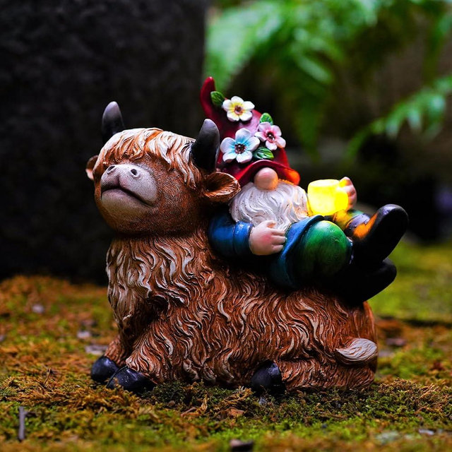 Pohabery Garden Gnomes Decor Outdoor Statues Gnome on Highland Cow Hold Solar Cup Light Outdoor Decorations for Patio,Yard and Gift for Mom