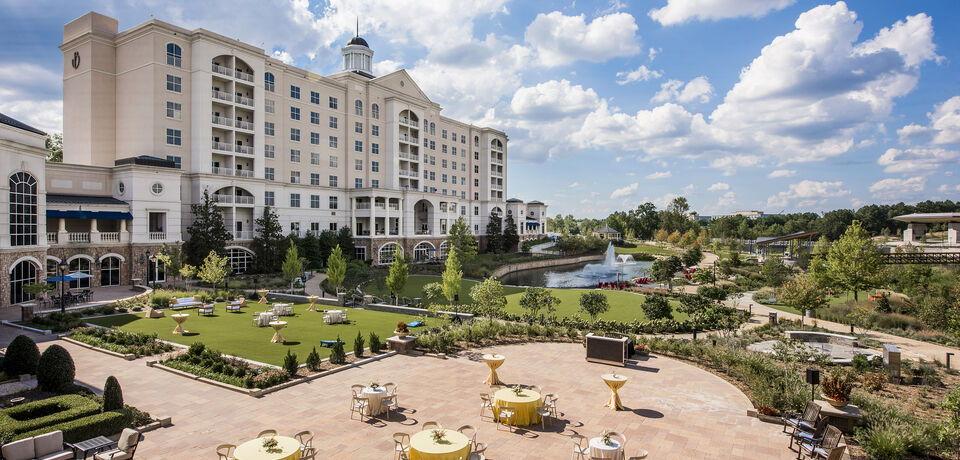 The Wedding Website of Christin White and Christopher Carney