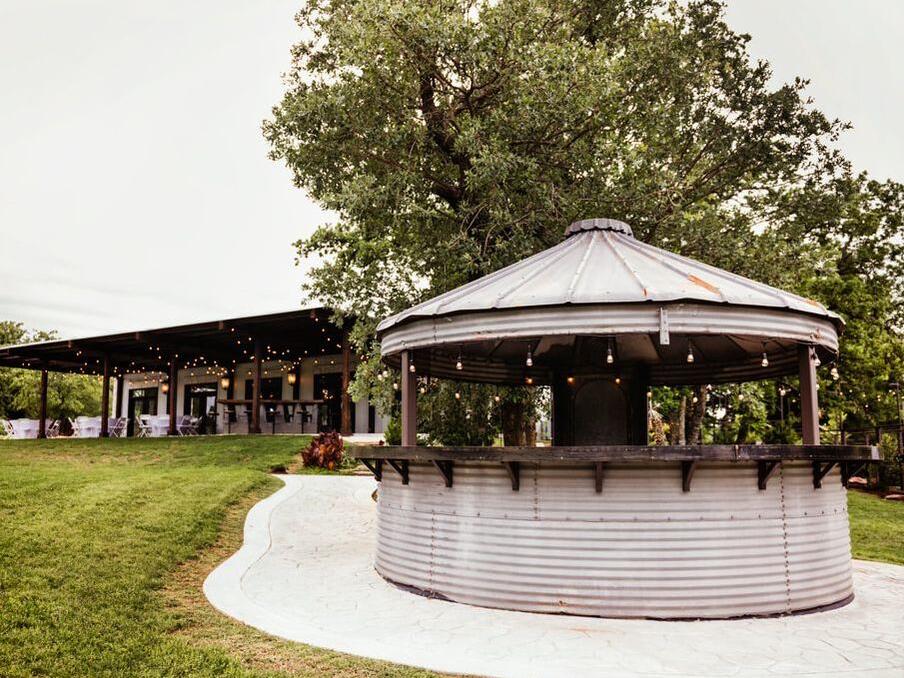 The Wedding Website of Randi Thompson and Clark Campbell