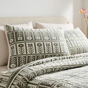 Organic Cotton Jacquard Floral Quilt in Dried Sage