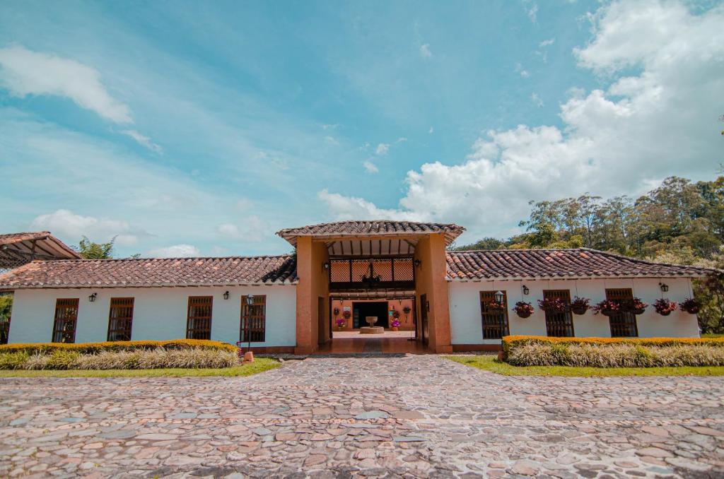 The Wedding Website of Nicky Sandoval and David Rodriguez