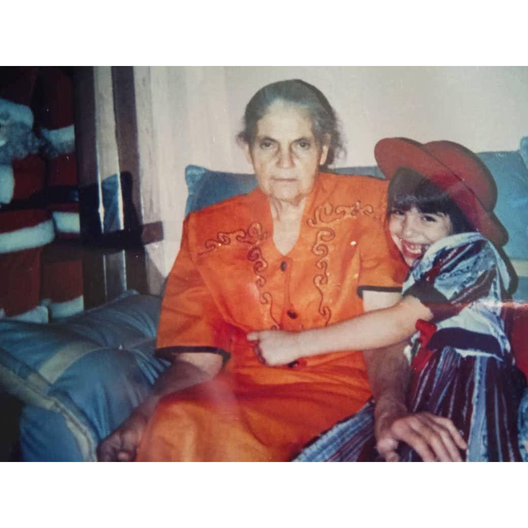 Isabel! Abuela de la novia, su mas amado angel.