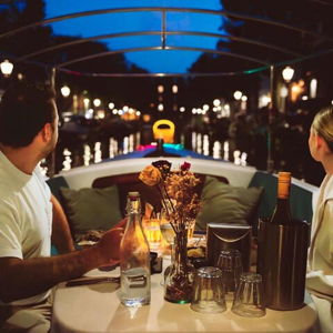 Cena romántica junto a los canales