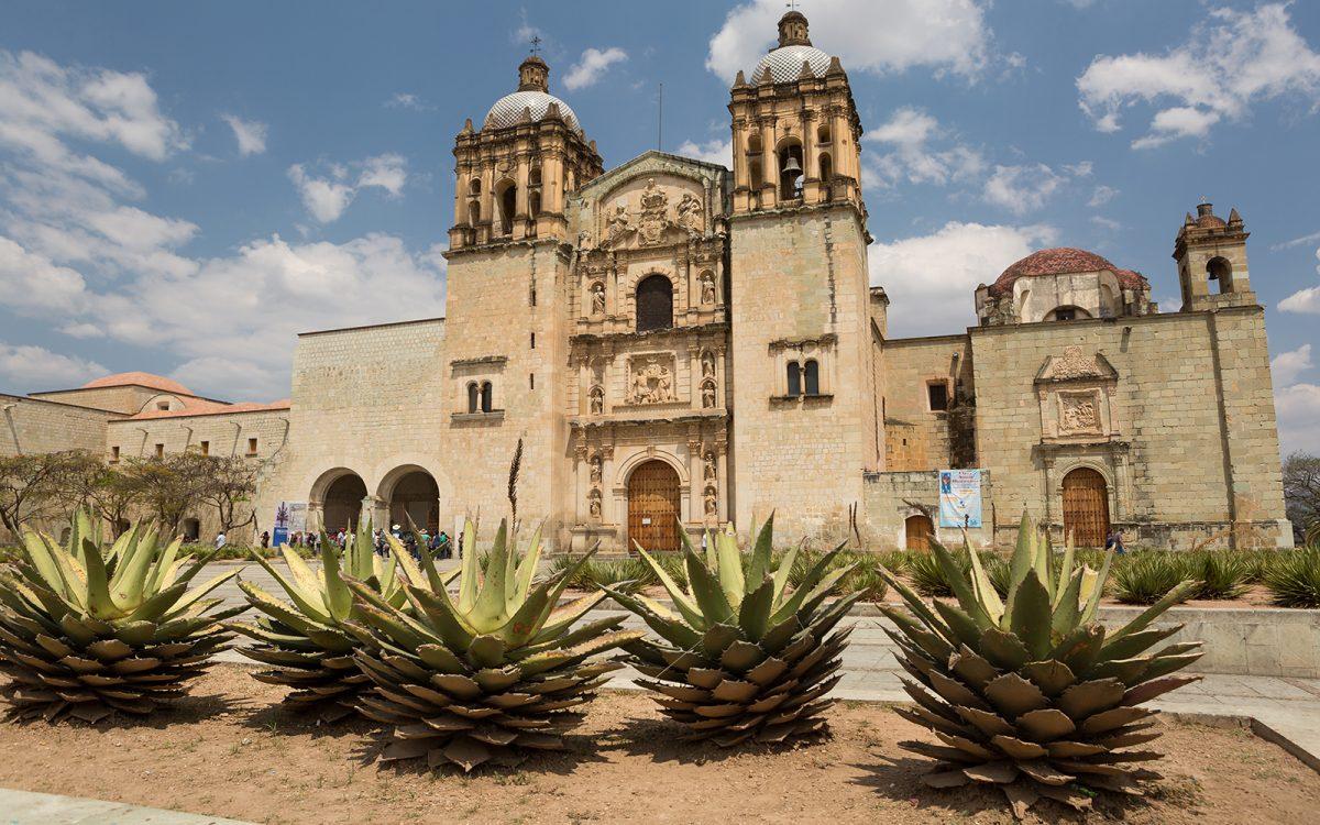 The Wedding Website of Elisa Urrutia and Alejandro Acosta