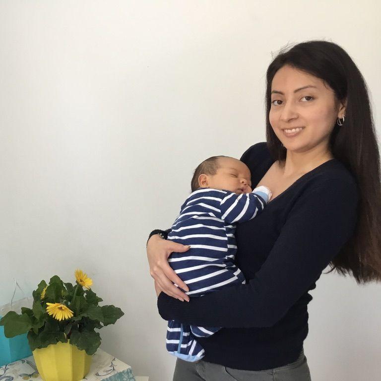 Eri holding Kynan
