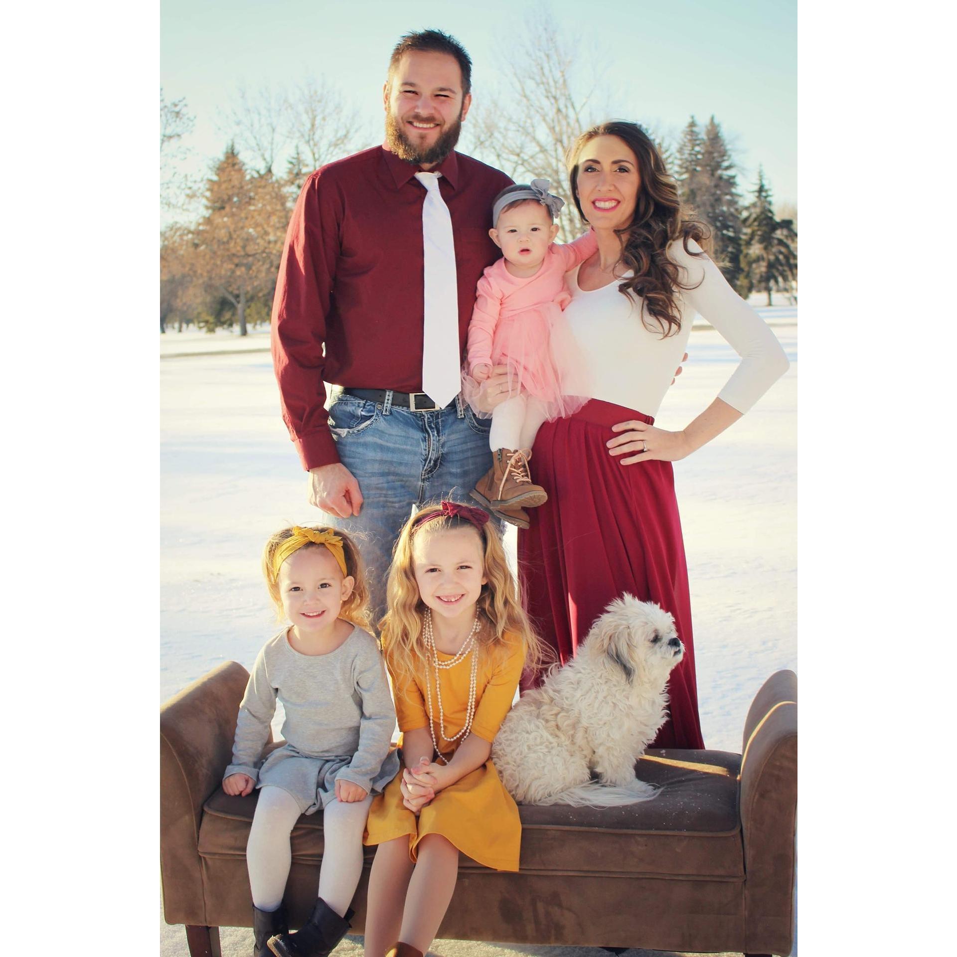 Family Christmas Picture 2018 

Travis, Ann, Piper, Hazel, Ava, and Lola