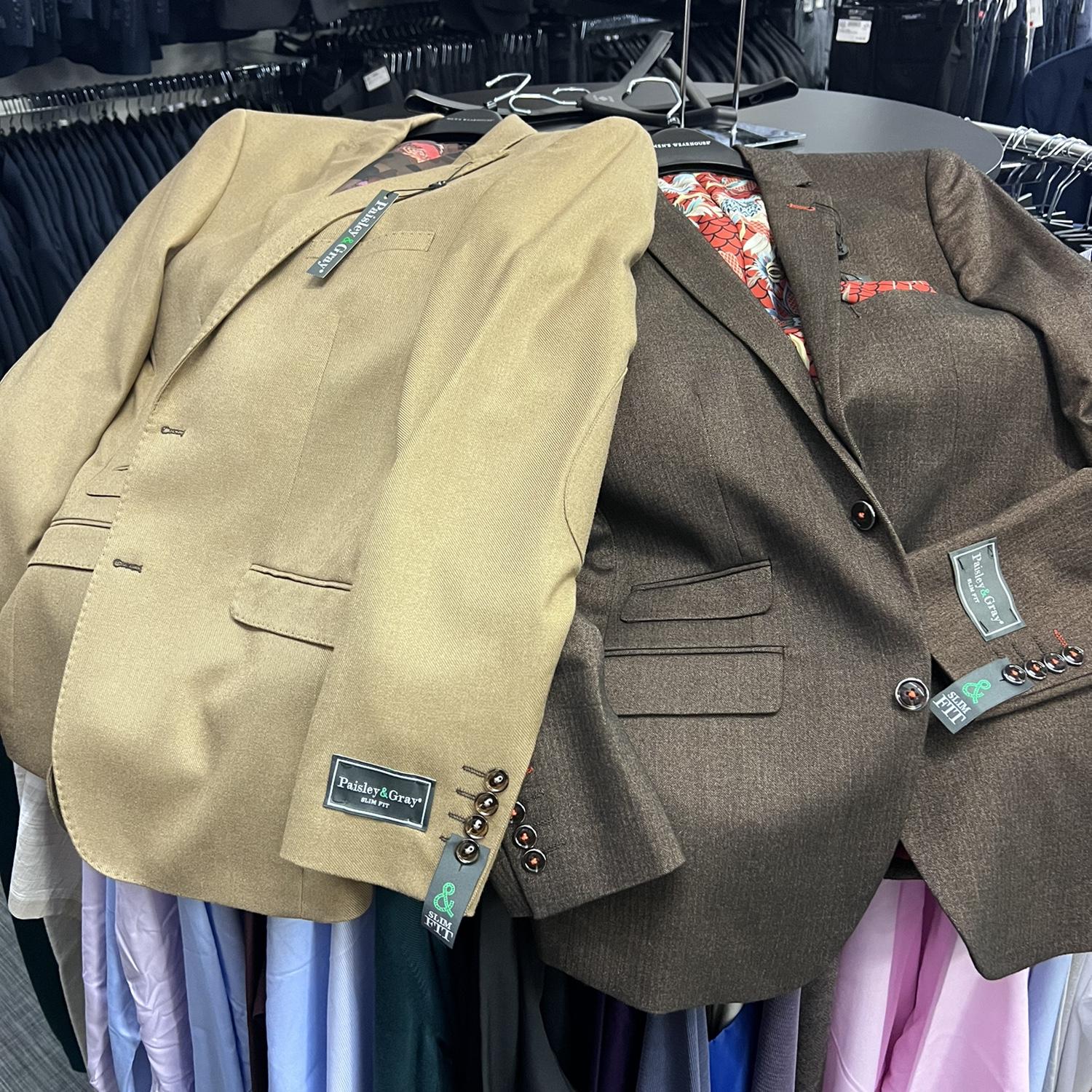 We searched everywhere for a jacket for Jeremy. 3 problems: 1. Nothing fit his arms 2. Everything was out of budget 3. No one had brown
Until we found the one on the right 🙌🏼