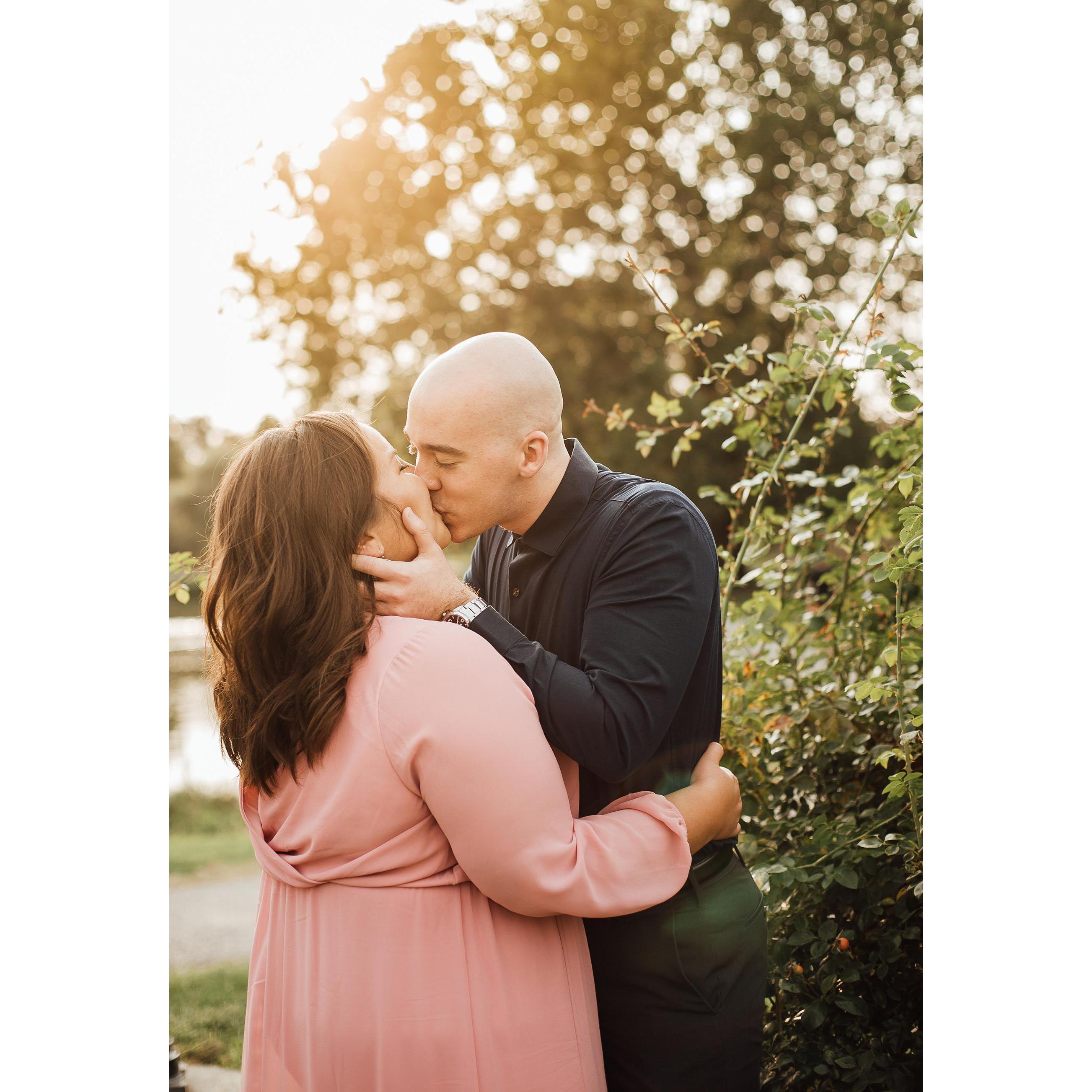 Engagement photos at Lakeside Park & Rose Garden
by Chantel Vandriessche Photography