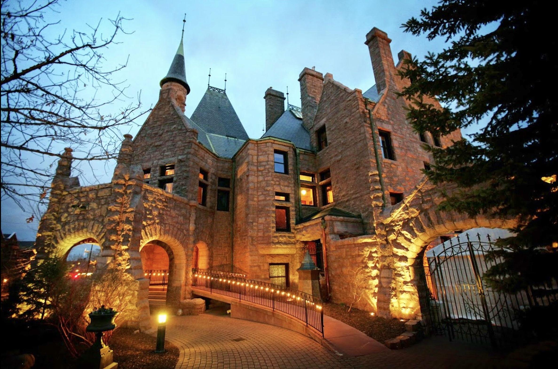 The Wedding Website of Brianna Hickey and George Dickson III