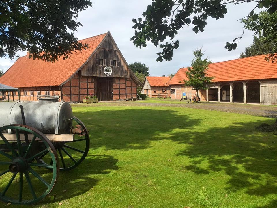 The Wedding Website of Isabella Zavarse Pinto and Hendrik Plagge