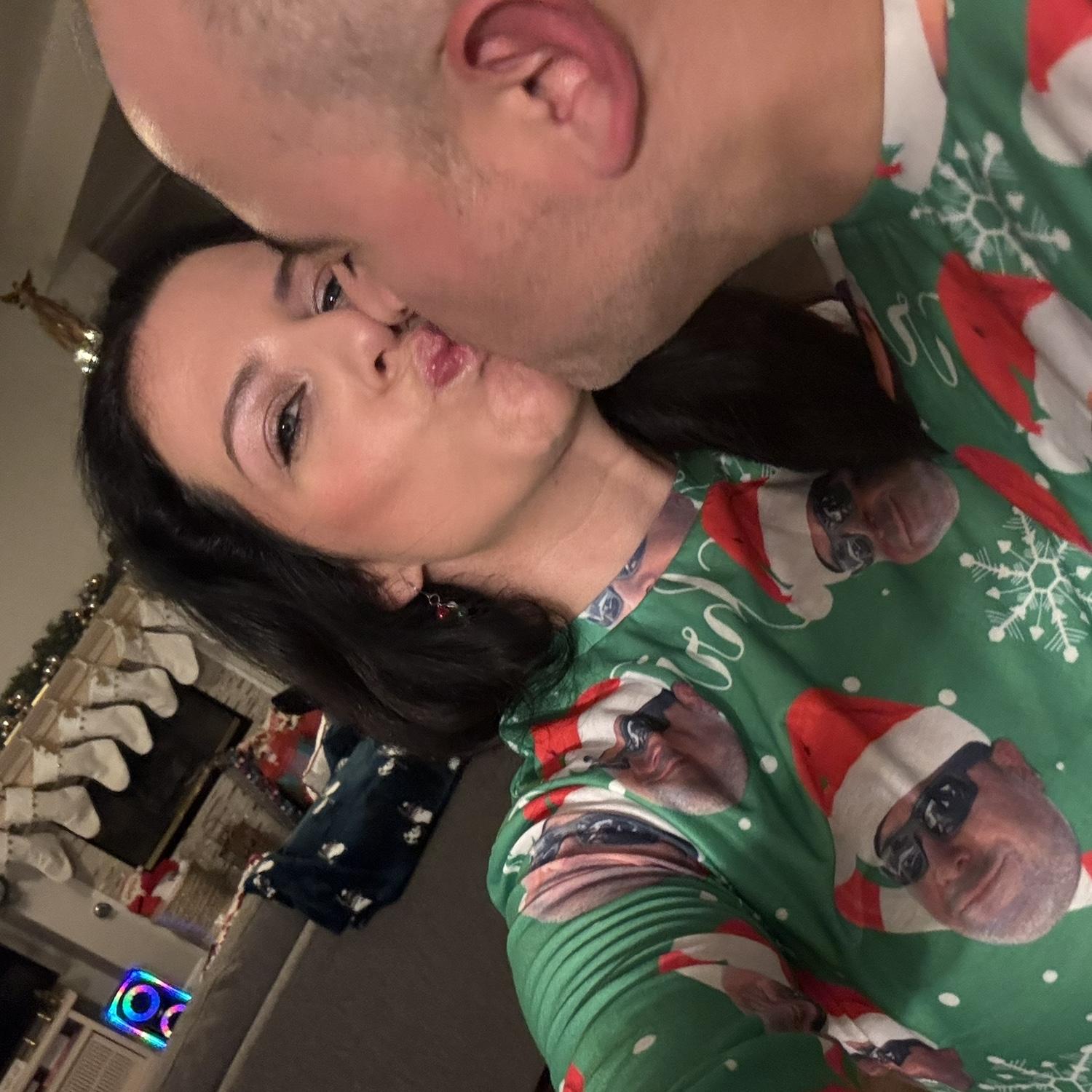 Christmas kisses
