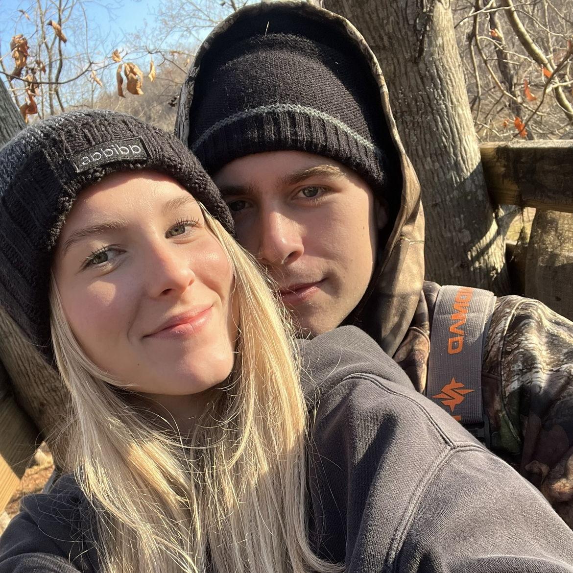 Hunting together 🦌