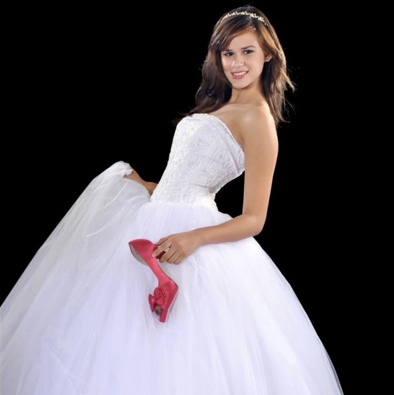 A Quinceañera picture of Nathalie.