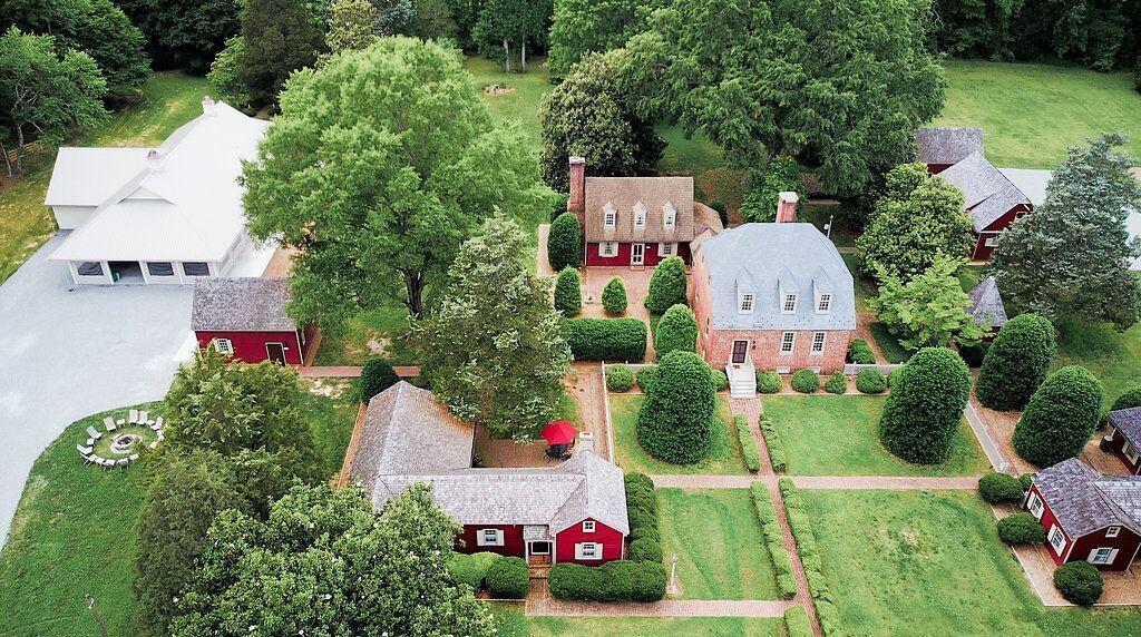 The Wedding Website of Lindsey Monroe and Drew Kirkner