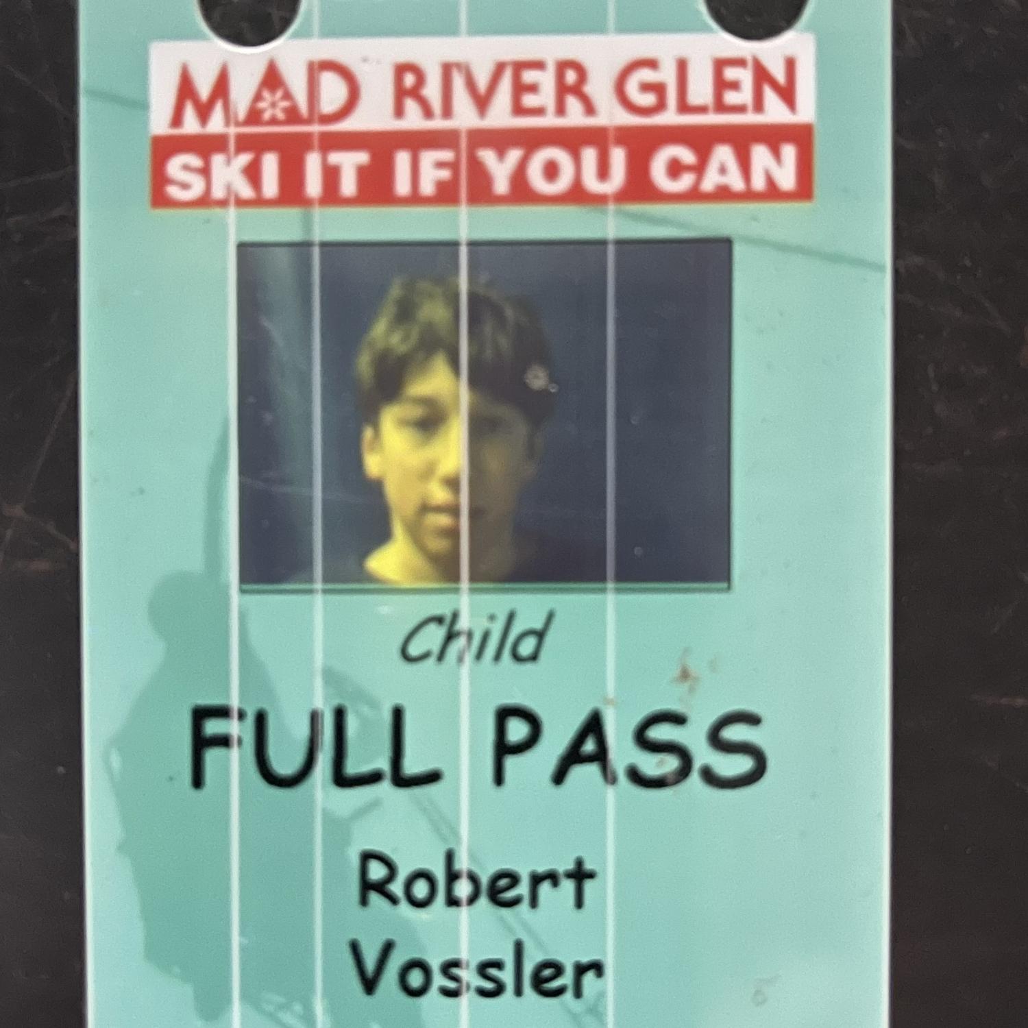 Robb had a season pass to Mad River Glen growing up (a skiers only mountain around 15 min from sugarbush) and Carrie had a season pass to Sugarbush and boarded for a bit.