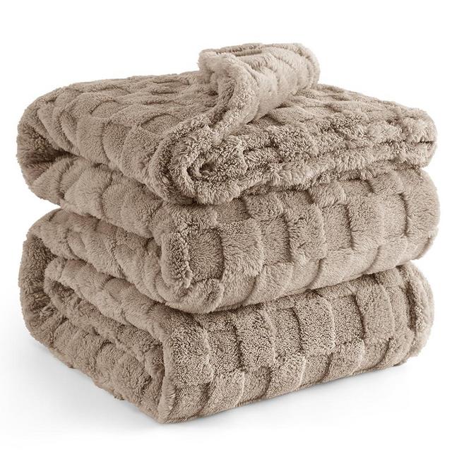 Bedsure Light Taupe Fleece Blanket for Couch - Super Soft Cozy King Blankets for Women, Cute Small Blanket for Girls, 108x90 Inches