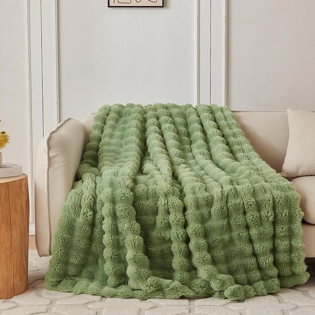 COOVA Faux Rabbit Fur & Flannel Throw Blanket 60x80 Inch - Luxury Fuzzy & Cozy Soft Twin Size Blanket for All Seasons, Breathable and Comfortable for Bed, Couch, and Camping,Light Green