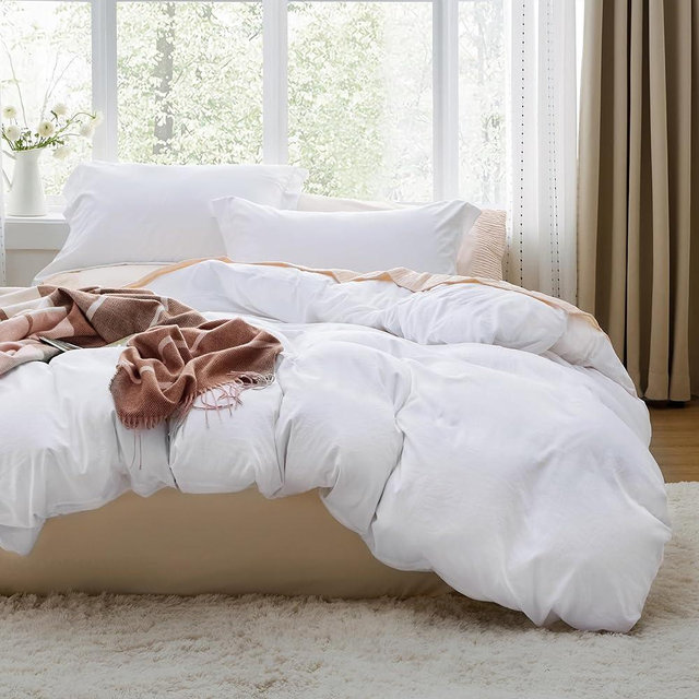 Bedsure Bright White Duvet Cover Queen Size - Soft Prewashed Queen Duvet Cover Set, 3 Pieces, 1 Duvet Cover 90x90 Inches with Zipper Closure and 2 Pillow Shams, Comforter Not Included