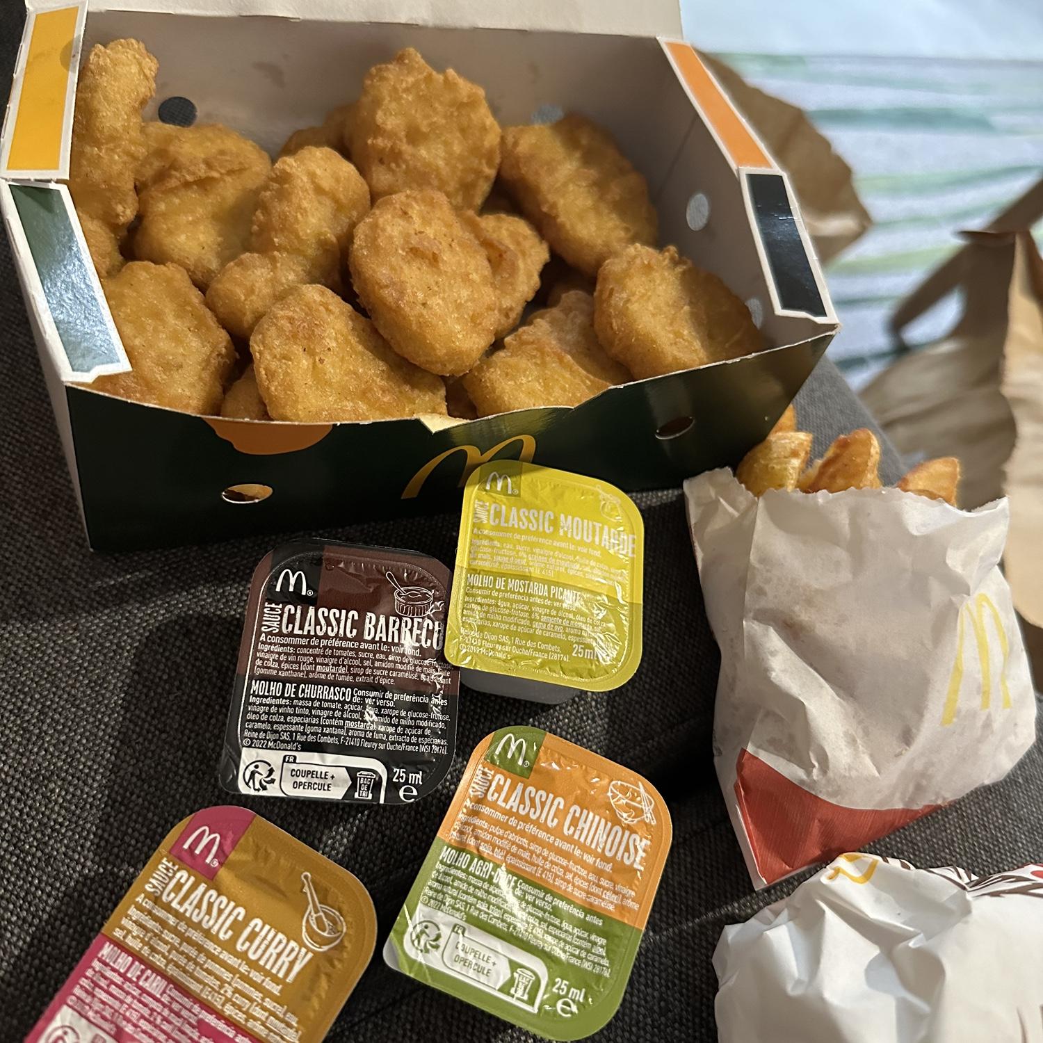 Having McDonald's nuggets from America, England, and now Paris I can strongly confirm that Paris has the most flavourful nuggets and the BEST sauces