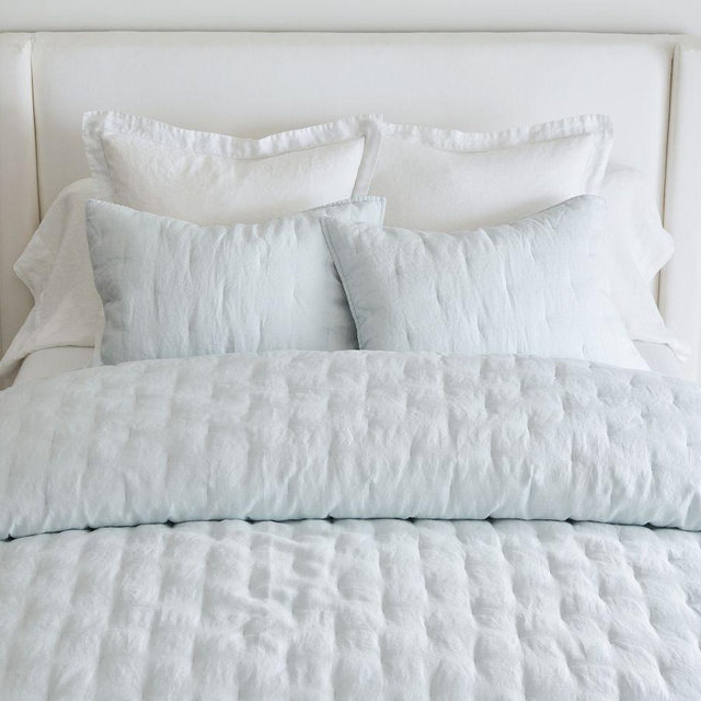 Belgian Flax Linen Tufted Quilt, Blue Frost, Full/Queen