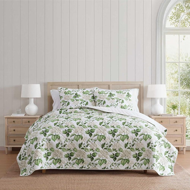 Martha Stewart - Twin Quilt Set, 100% Soft Cotton Floral Bedding for Year Round Comfort, 2 Piece Bed Set with Matching Pillowcase (Hydrangea Floral Beige)