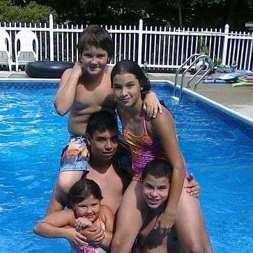 Kevin, Kayla, Antonio, Caitlin, & Tyler at the pool