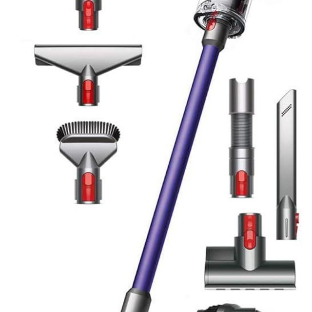 Dyson Cyclone V10 Animal Cordless Vacuum Cleaner + Manufacturer's Warranty + Quick Release Extension Hose + Stubborn Dirt Brush + Mattress Tool Bundle (Renewed)
