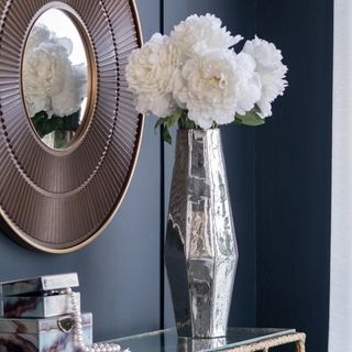 Antique Style Shaped Decorative Flower Vase