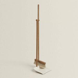 WOODEN DUSTPAN AND BRUSH SET