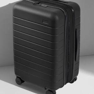 Expandable Suitcases: Carry-On Flex in Black | Away