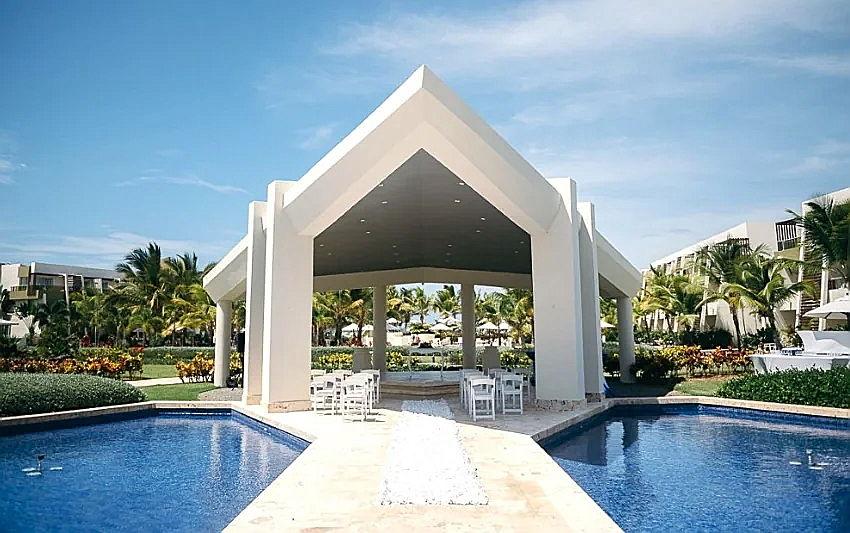 The Wedding Website of Maria Paula Cedeño Gaviria and Santiago Andres Prada Cruz