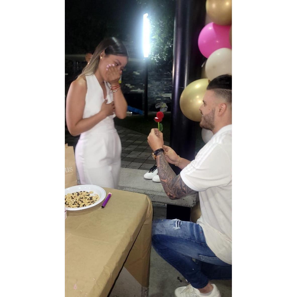 2025 - En este momento, Juan Carlos, sorprendía a Estefa con el anillo en mano y la pregunta que cambió todo.