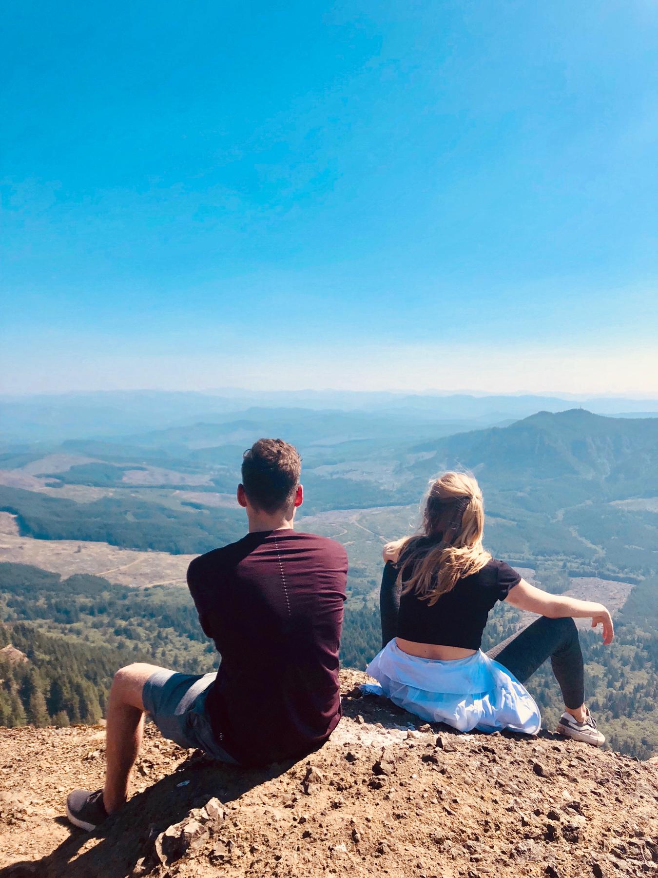 Before Zach and Jess were official, they traveled to Oregon and went on a hike with friends.