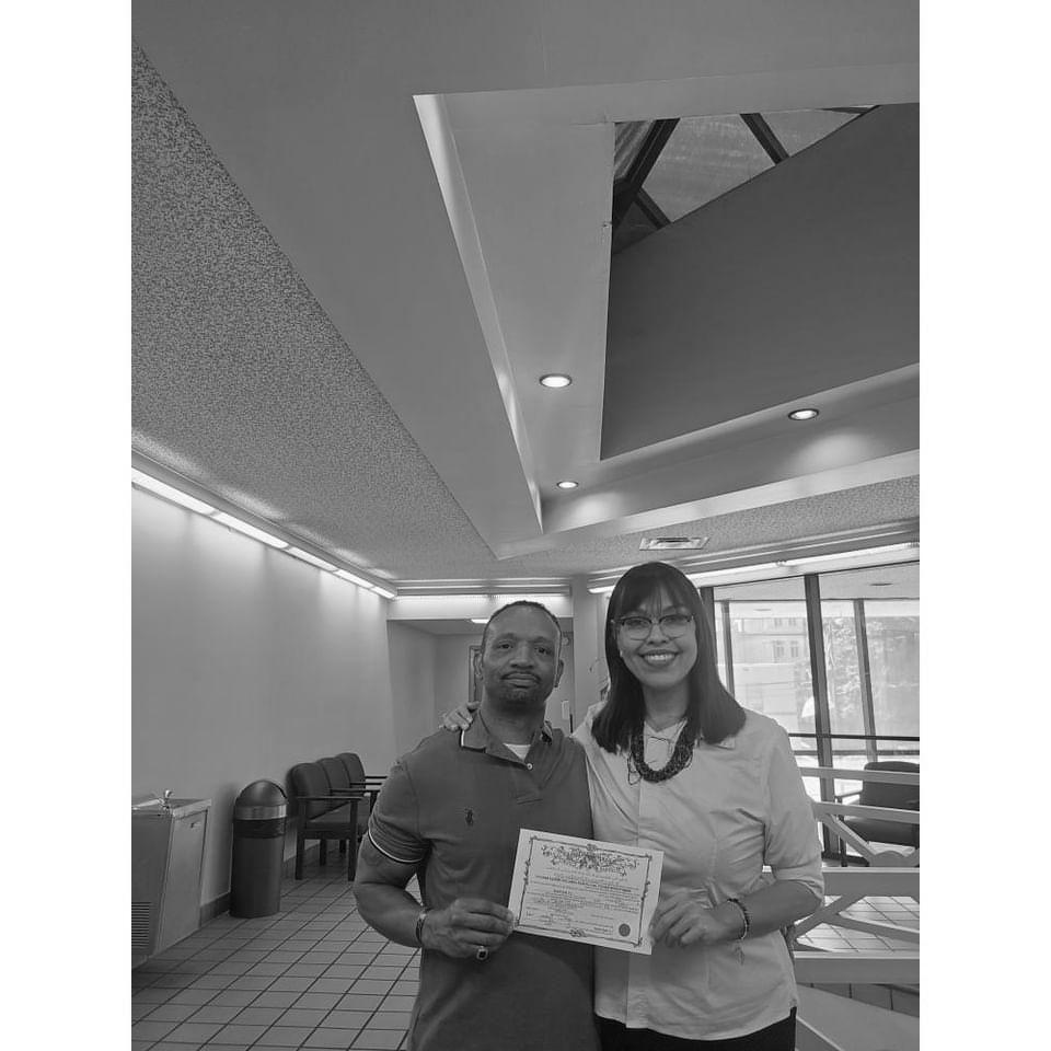 Oficialmente casados. Oficially married.