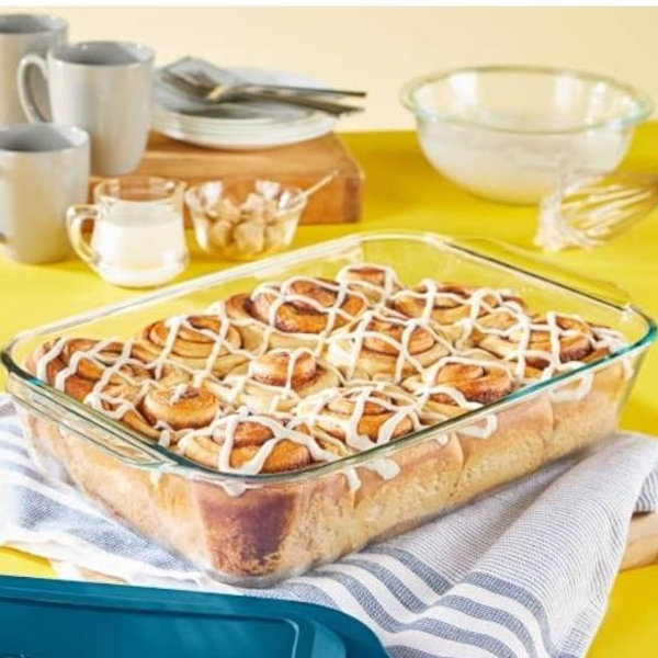 Pyrex Deep 9x13-Inch Glass Baking Dish with Lid, Deep Casserole Dish, Glass Food Container, Oven, Freezer and Microwave Safe, Clear Container