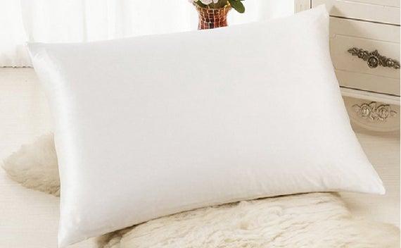 100% Mulberry Silk Pillowcases Set of 2 for Hair and Skin and Soft and Breathable Standard Size Nature Silk (Queen, White) Free Gift Bag
