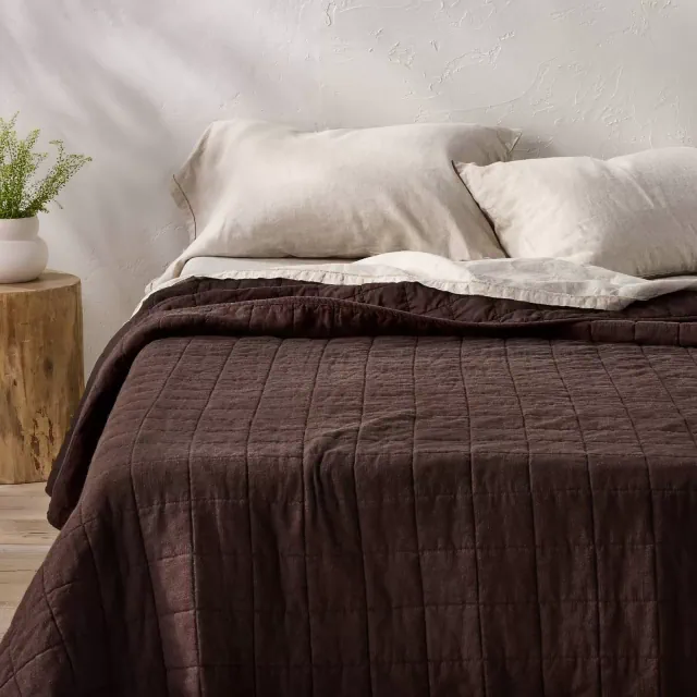 King Plus Heavyweight Linen Blend Quilt Dark Fig - Casaluna™