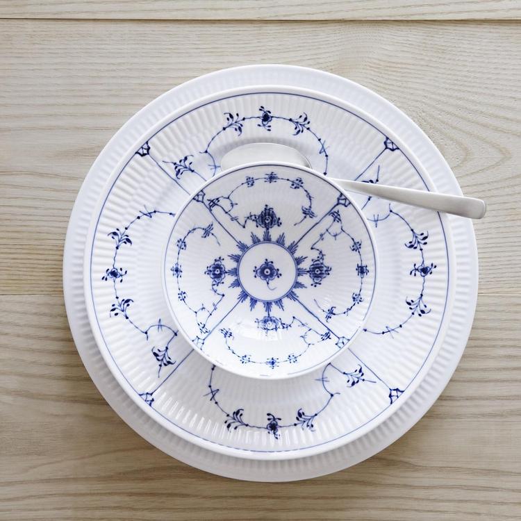   Blue Fluted Plain プレート Royal Copenhagen, Blue Fluted Plain Dinner Plate | Zola