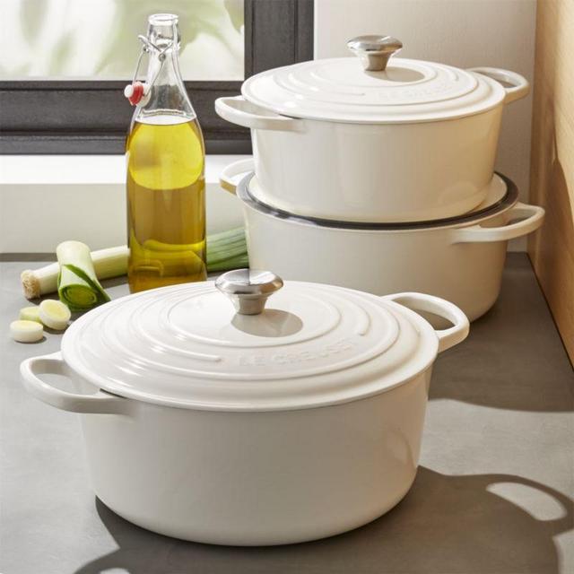 Le Creuset ® Signature Round Cream French Ovens with Lid