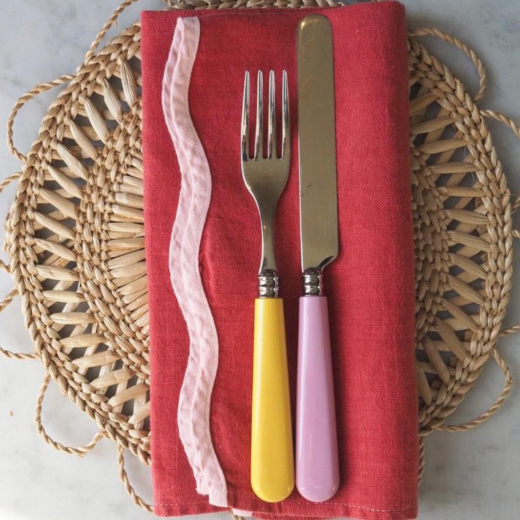 SCALLOP TRIM LINEN NAPKINS, SET OF 4, RASPBERRY